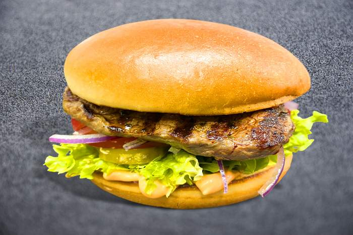 Бургер с телячьим стейком