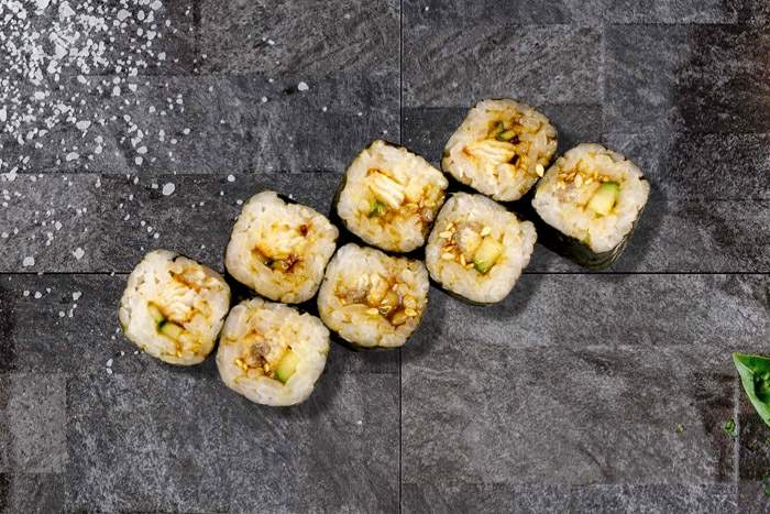 Классический ролл с угрем