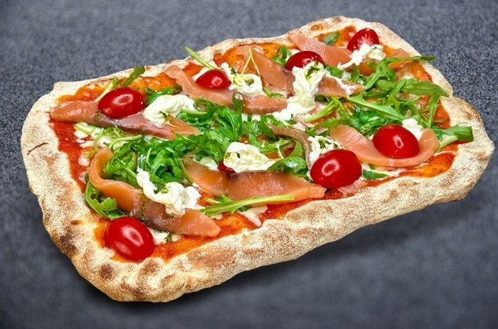 Римская с лососем(собственного посола)с рваной бурратой