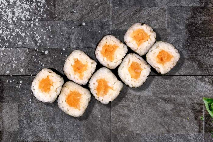 Классический ролл с лососем